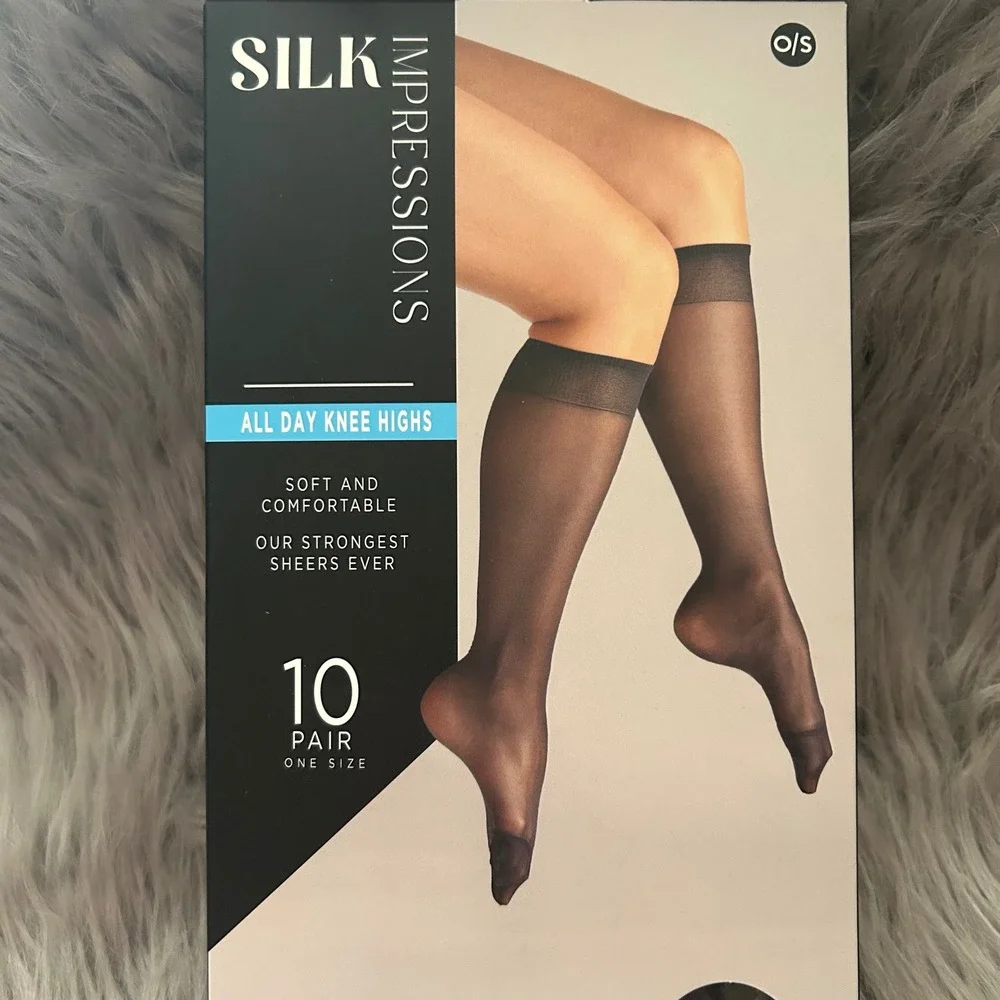 Silk Impressions Sheer Knee Highs Women's Size O/S‎ Black 20 Denier Socks